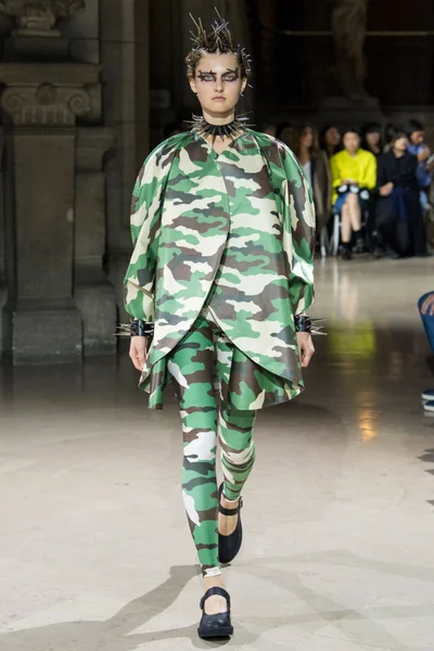 Look 30